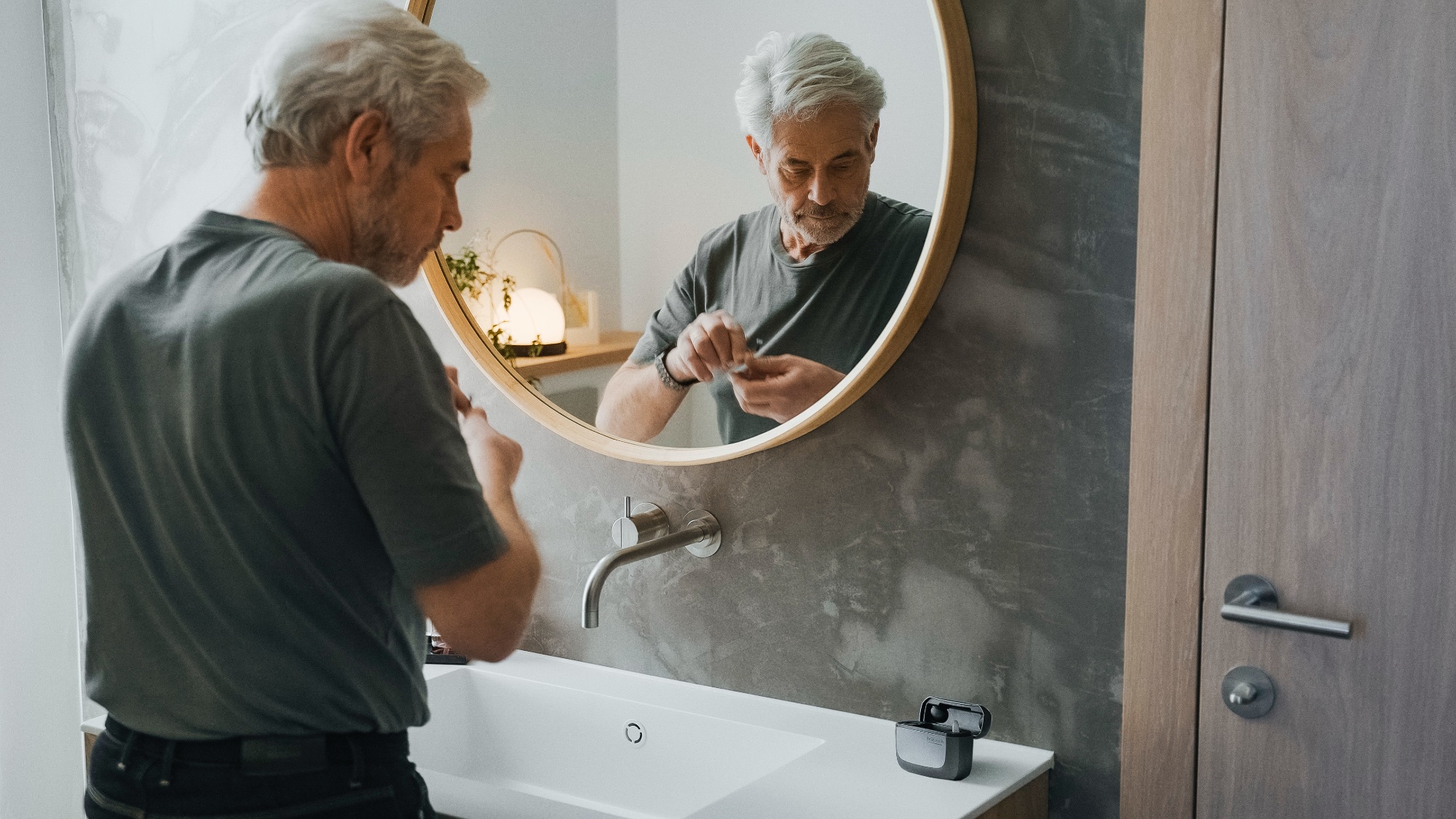R S O N E Bathroom Rechargeability L O W