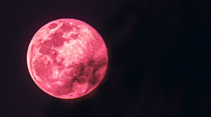 Gökyüzünde Bahar Sinyali: “Pembe Dolunay” Ufukta Beliriyor