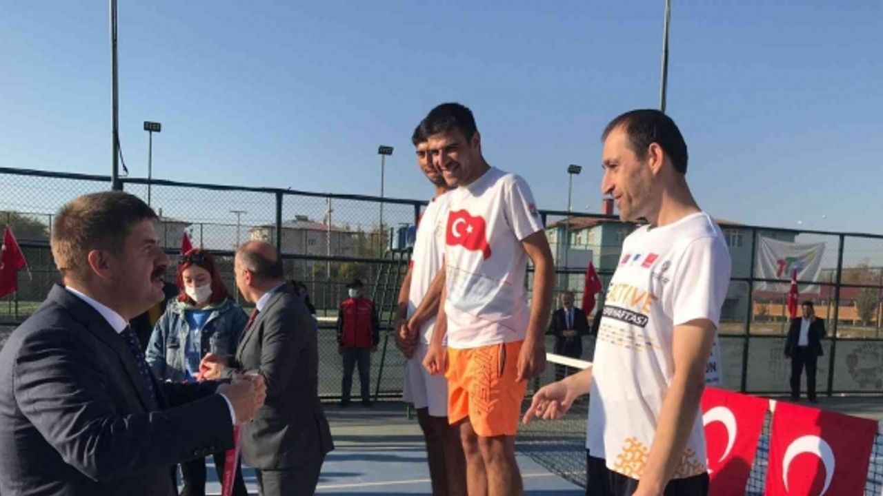 29 Ekim dolayısıyla çeşitli dallarda ödül töreni düzenlendi