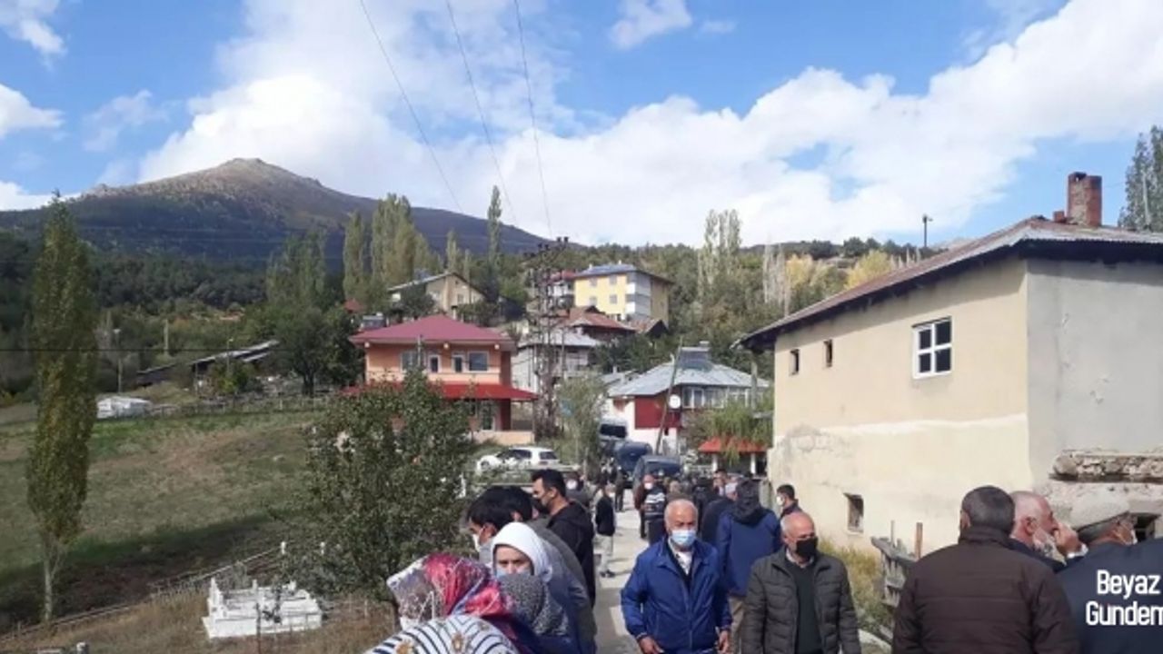 Trafik kazasında hayatını kaybeden karı-koca yan yana toprağa verildi