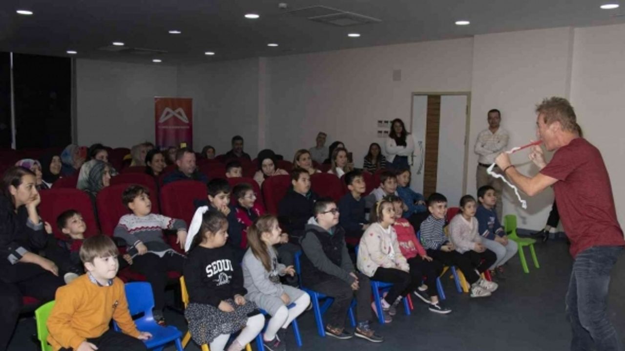 Mersin’de özel gereksinimli bireyler Magic terapi ile eğlendi