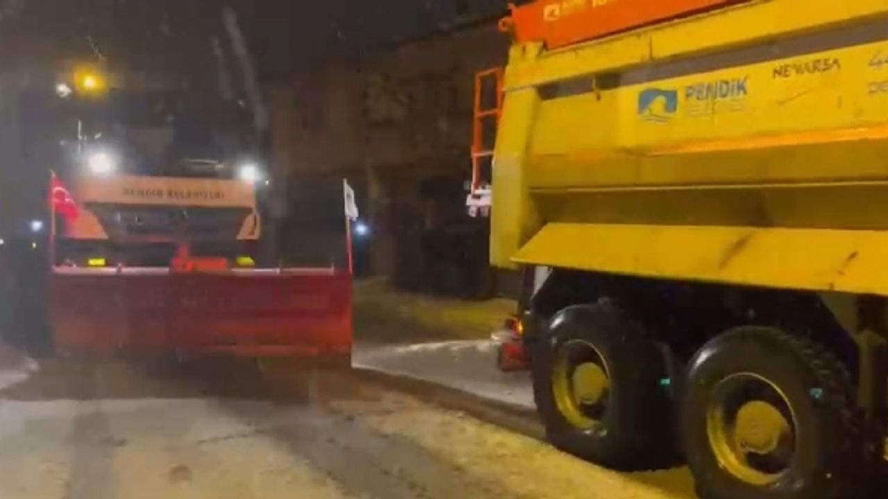 Pendik Belediyesi karla mücadele çalışmalarını kesintisiz sürdürüyor