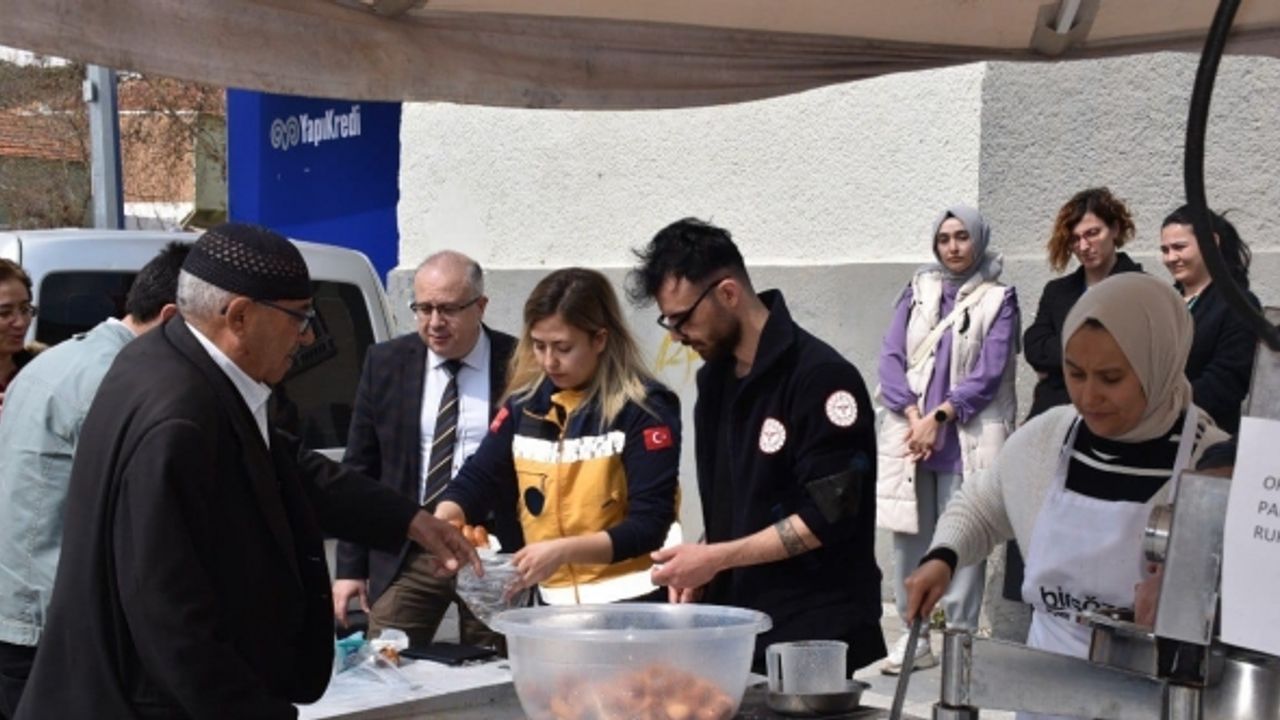 Aydın’daki kazada hayatını kaybeden sağlık personeli için lokma hayrı yapıldı