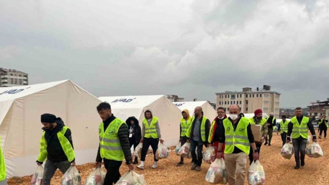 Eskişehirli kuaförler depremzede çocuklara kişisel bakım hizmeti verdi