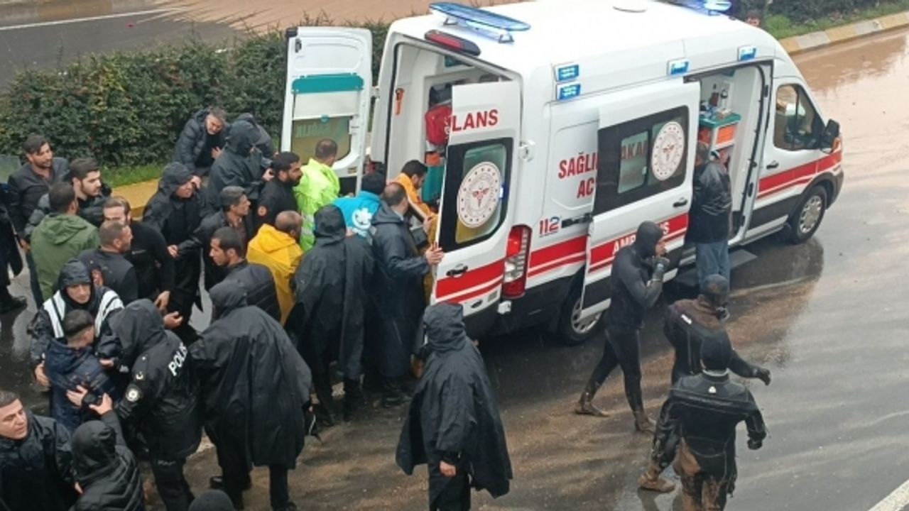Şanlıurfa’da sel sularının arasında bir kişinin cansız bedenine ulaşıldı