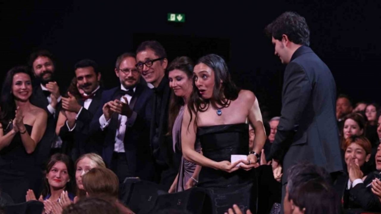 Cannes’dan Merve Dizdar’a “En İyi Kadın Oyuncu” ödülü