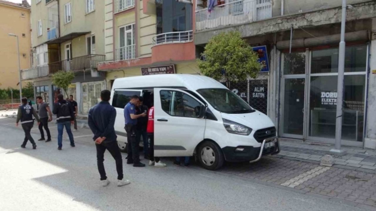 Haber alınamayan şahıs çatı katında asılı halde bulundu