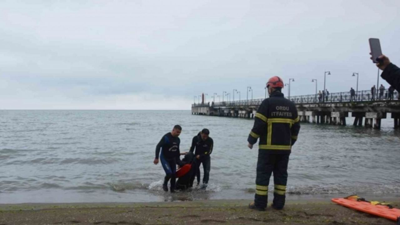 Ordu’da bunalıma giren genç iskeleden denize atladı