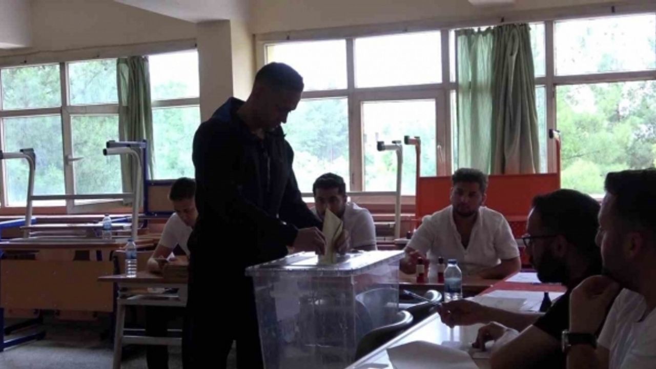 Siirt’te Cumhurbaşkanlığı 2. tur seçimi için oy kullanma işlemi başladı