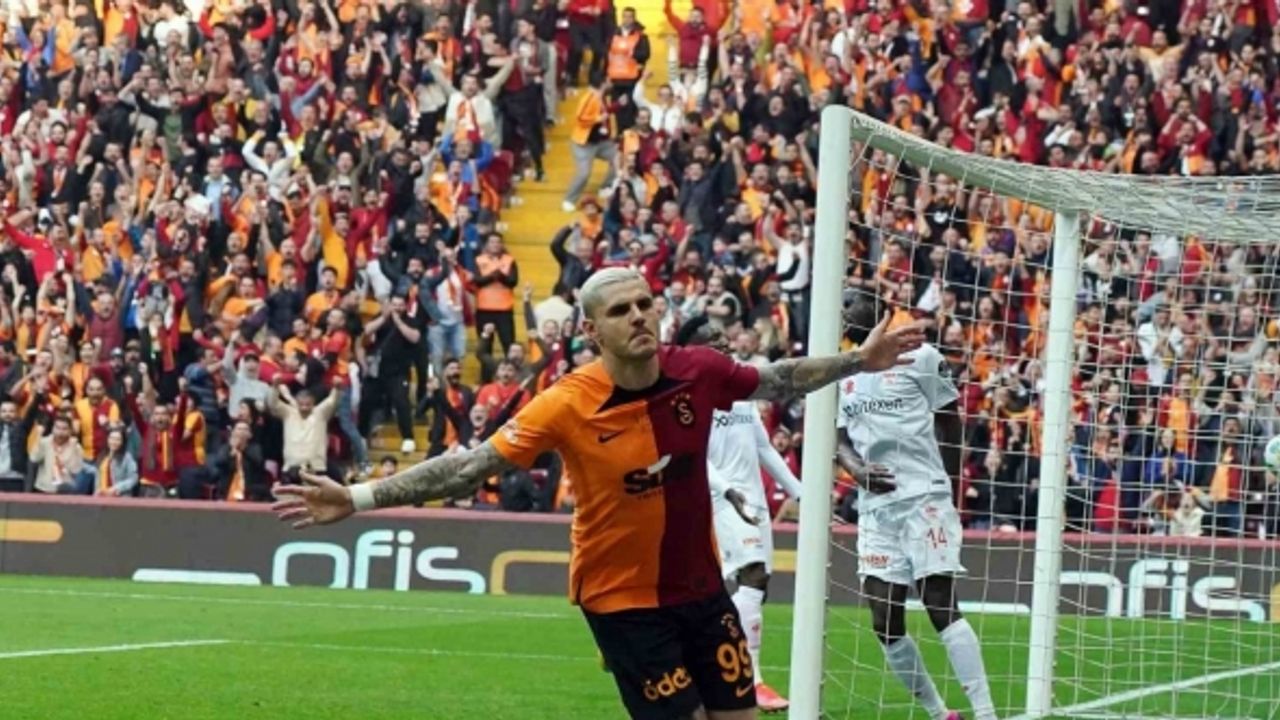 Spor Toto Süper Lig: Galatasaray: 1 - Sivasspor: 0 (İlk yarı)
