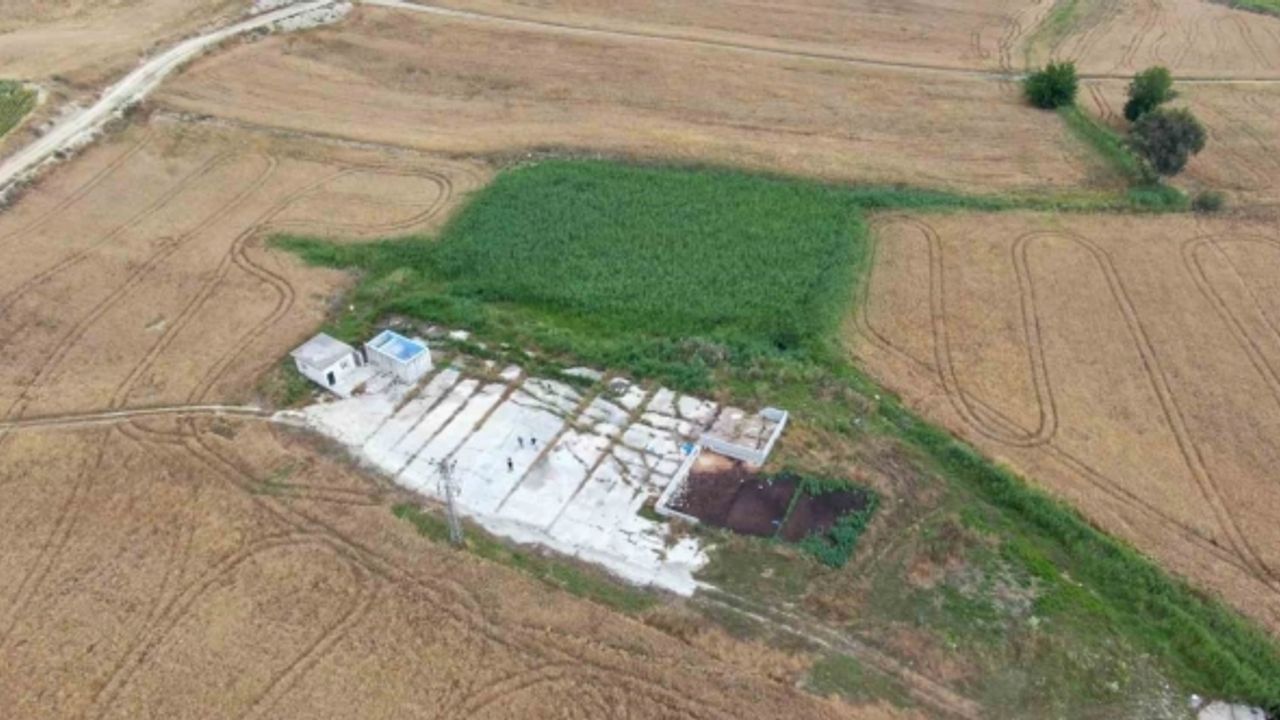 Adana’da 35 yıl önce tarlada açılan kuyuda  bulunan petrol ’yok’ denilerek kapatılmış