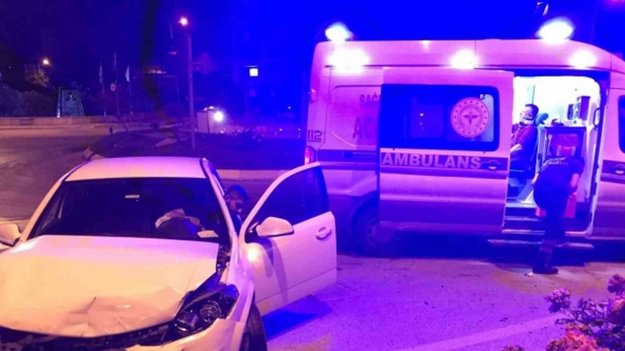 Edirne’de iki otomobilin çarpıştığı kazada 2 kişi yaralandı