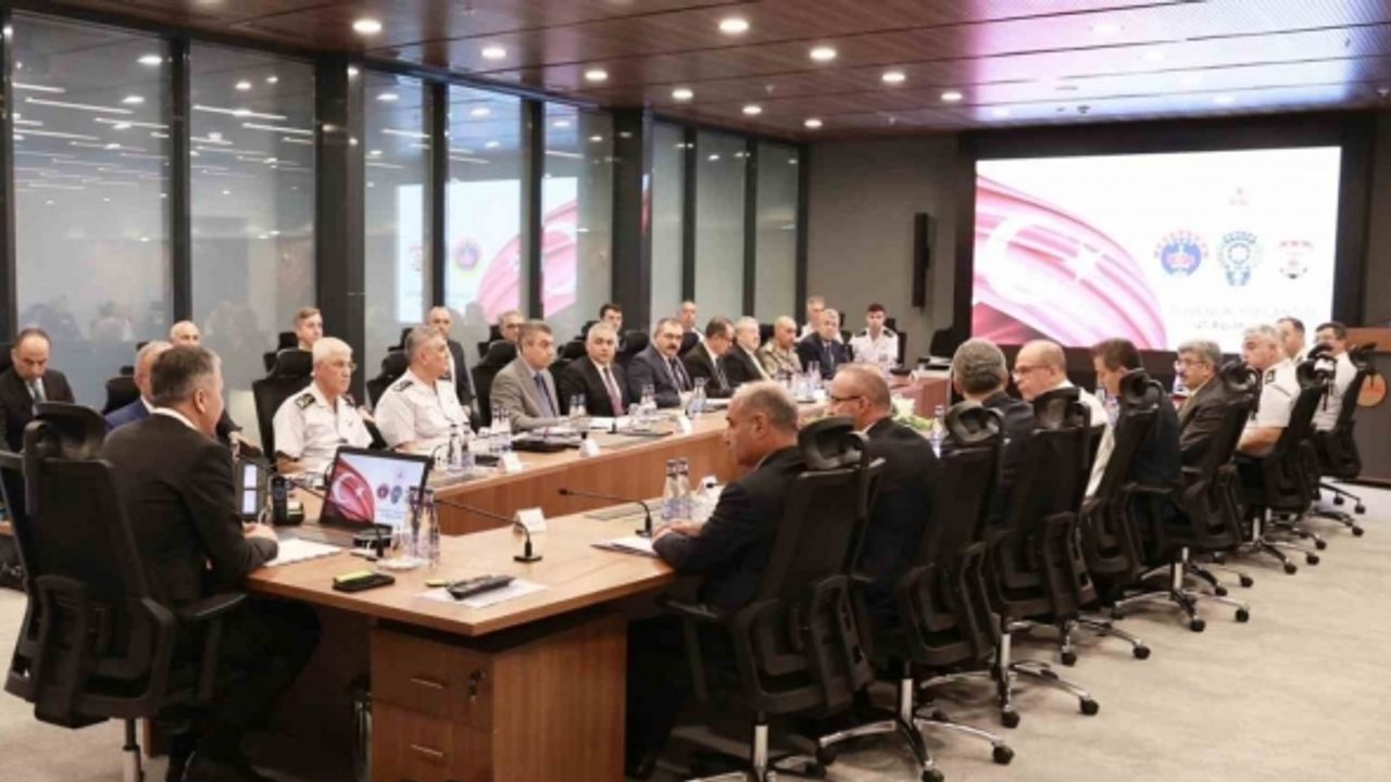 Bakan Yerlikaya: “Vatandaşlarımızın huzur ve güvenliği için suçluların nefesini kesmekte kararlıyız”