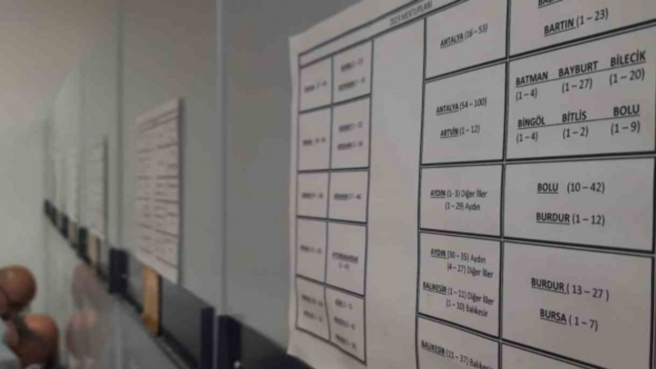 21 sene önce Cumhuriyetin 100. yılına yazılan mektuplar sahiplerine dağıtılmak için gün sayıyor