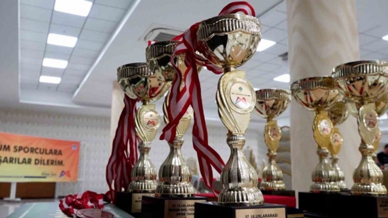 37.Uluslararası Mersin Briç Festivali ödül töreniyle son buldu