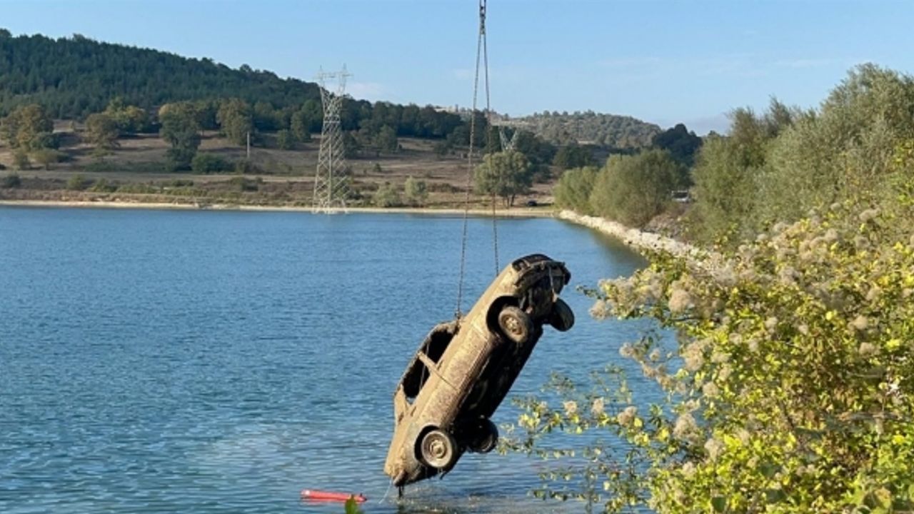 7 yıl önce çalınan 1979 model otomobil gölette bulundu