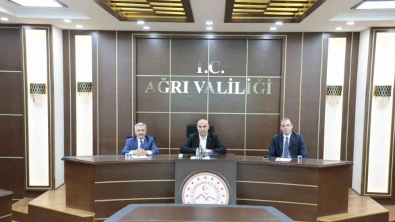 Ağrı Valisi Mustafa Koç, çevre hizmetleri birliği toplantısına katıldı