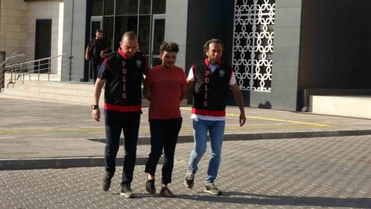 AK Parti’nin seçim irtibat ofisine taşlı saldırıyı gerçekleştiren şüpheli adliyeye sevk edildi