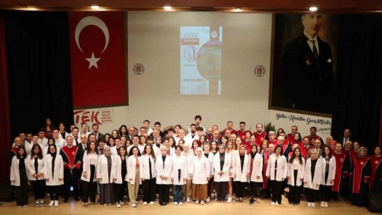 Amasya Üniversitesi Tıp Fakültesi’nde 70 öğrenci beyaz önlük giydi