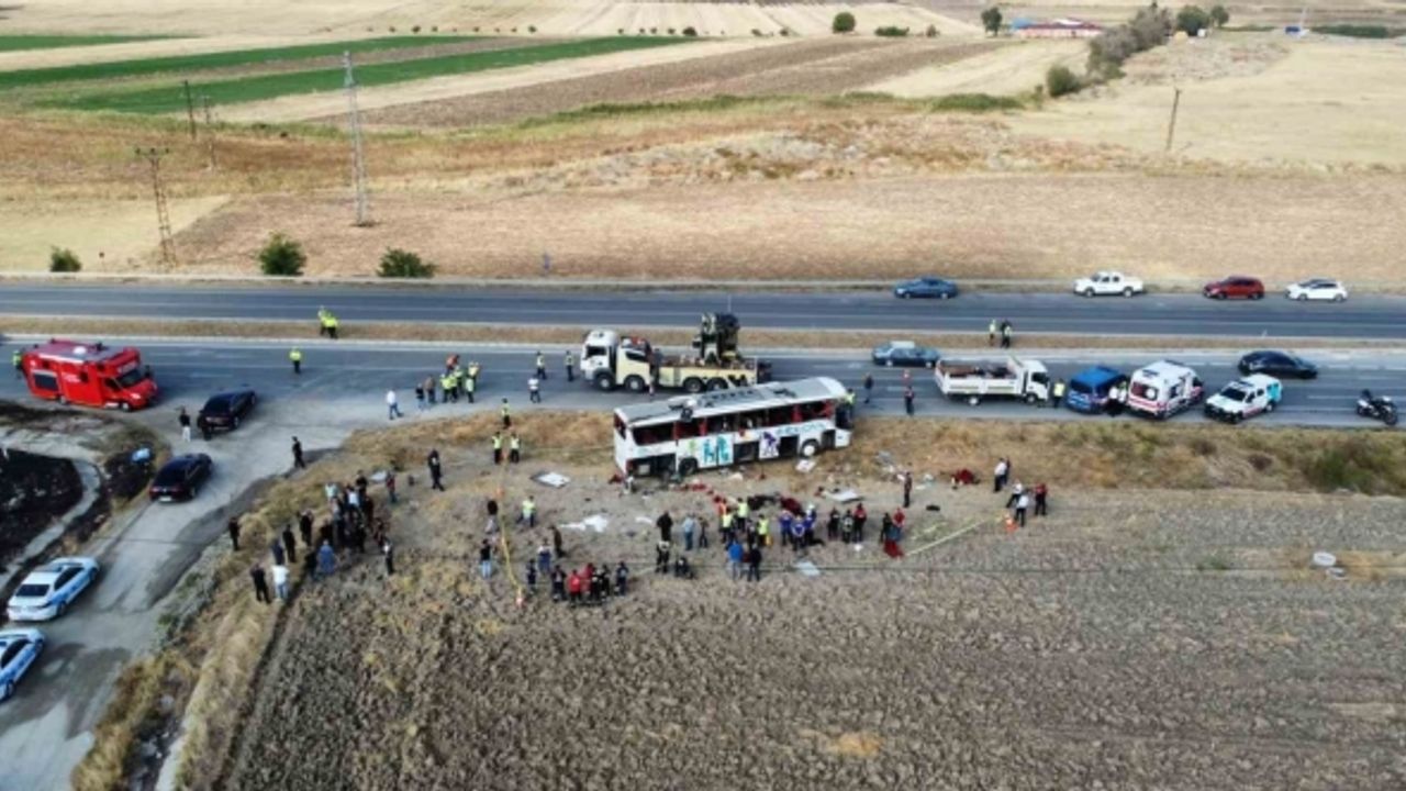 Amasya Valiliğinden otobüs kazası açıklaması: 6 kişi öldü, 35 kişi yaralandı