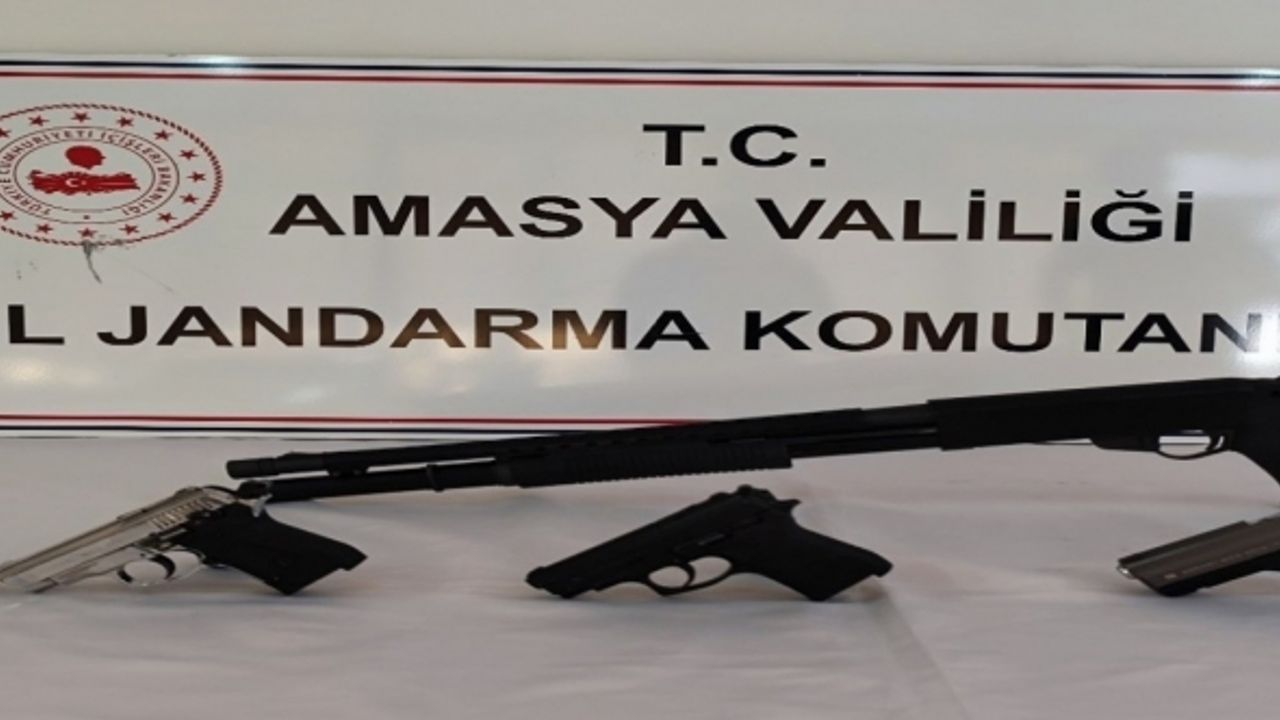 Amasya’da düğünde 4 ruhsatsız silah ele geçirildi: 4 kişi hakkında işlem başlatıldı