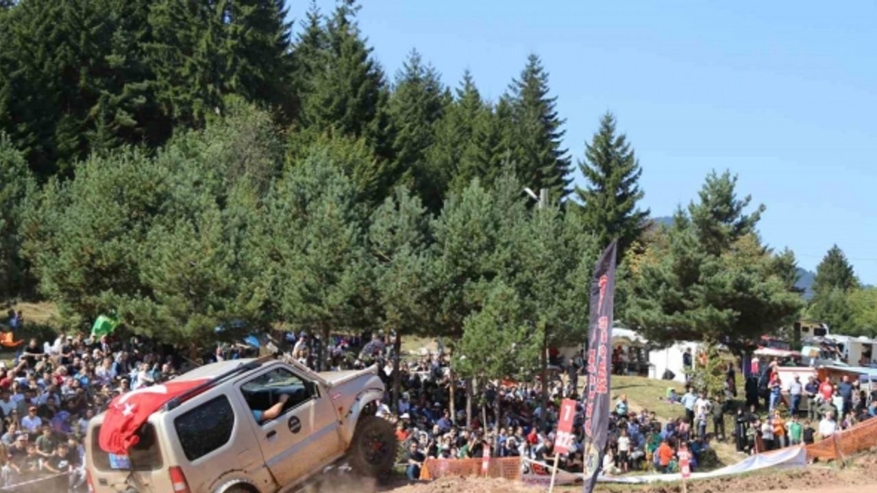 Artvin’de bin 200 rakımlı Kafkasör Yaylası’nda off-road heyecanı