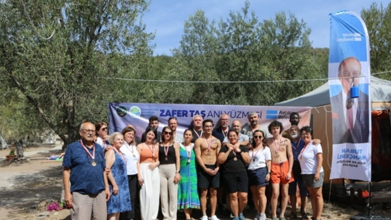 Avcılar’ın sevilen Diş Hekimi Zafer Taş yüzme etkinliğinde anıldı