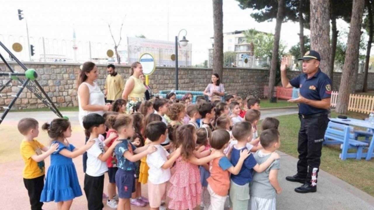 Aydın Büyükşehir Belediyesi, İtfaiyecilik Haftası’nda miniklere eğitim verdi