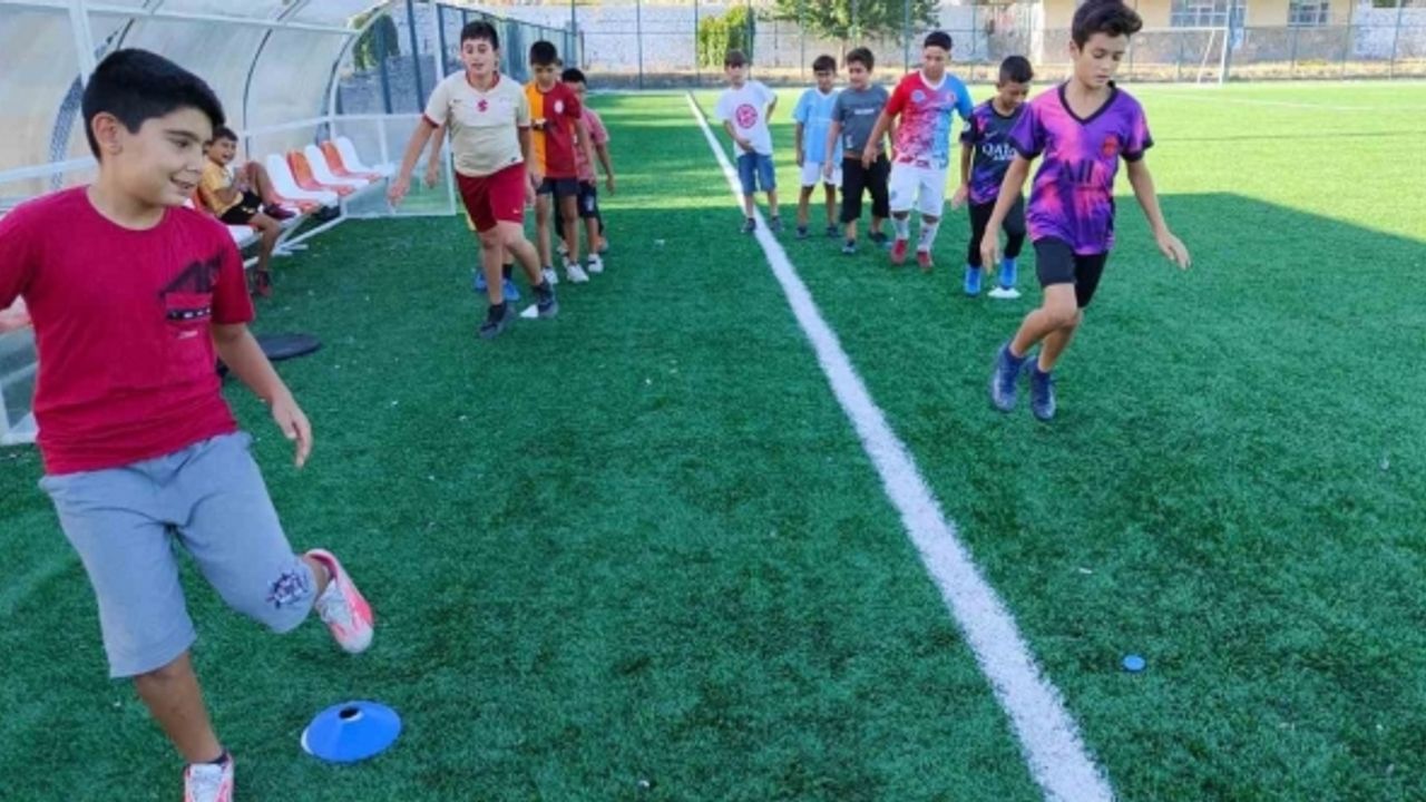 Aydın’da çocuklar hem eğleniyor hem sporu seviyor