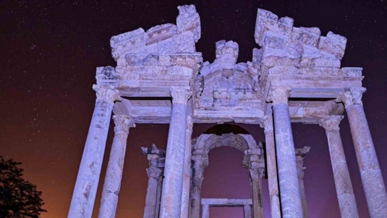 Aydın’daki antik kentlerin gece görüntüleri mest ediyor