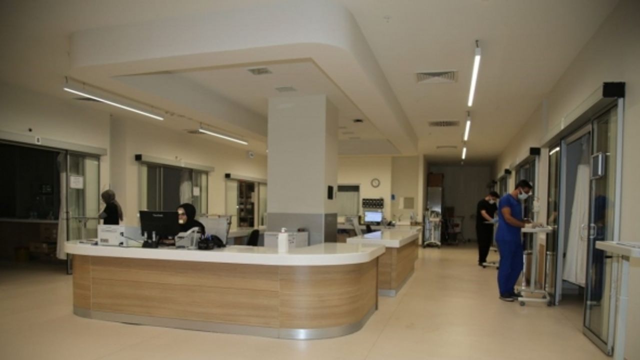 Başhekim Tör; “Türkiye’nin en modern ve büyük yoğun bakımlarından birisi bizde”