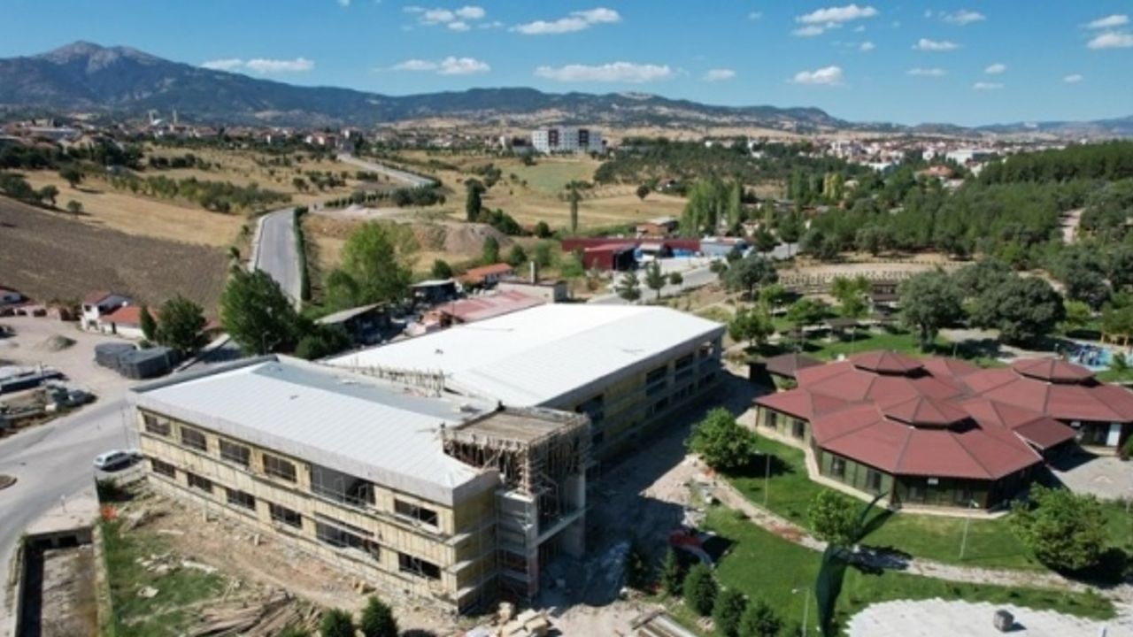 Başkan Akçadurak, “Gençlik merkezi gençlerimizin bilgi ve becerilerini arttıracak”