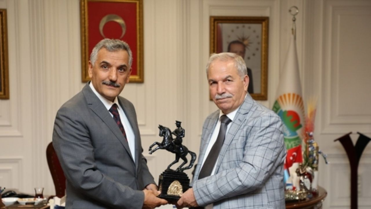 Başkan Demirtaş, eski Samsun Valisi Kaymak’a projeleri anlattı