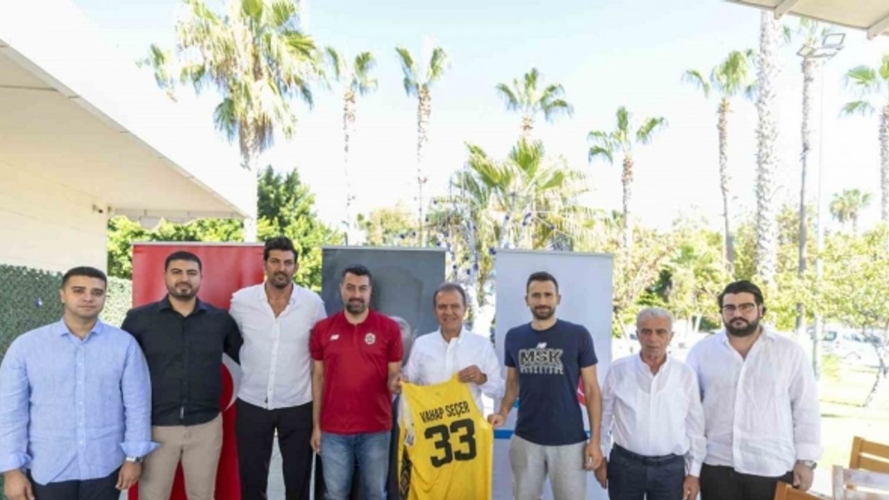 Başkan Seçer, MSK Erkek Basketbol Takımı oyuncuları ile bir araya geldi