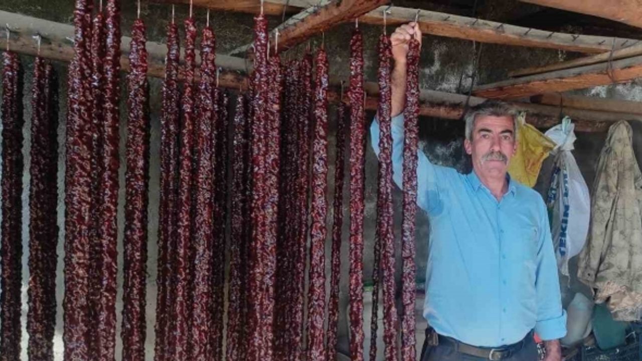 Batman’da yoğun talep gören cevizli sucuk, yüzlerce ailenin geçim kaynağı oldu