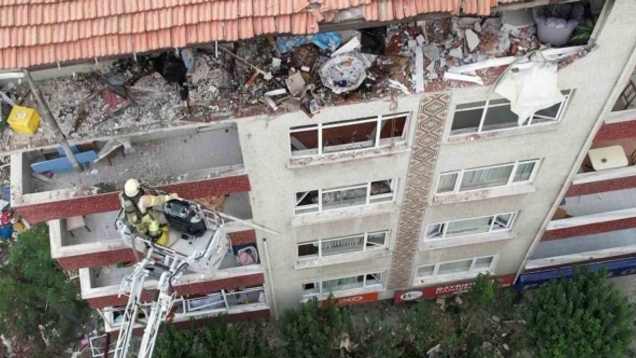 Belediye Başkanı Bahadır ve Kaymakam Boztepe patlamanın olduğu yerde incelemelerde bulundu