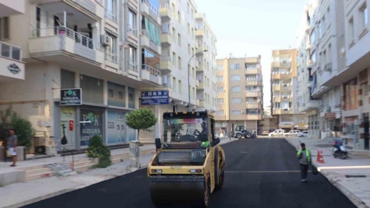 Birecik’te sıcak asfalt atağı sürüyor