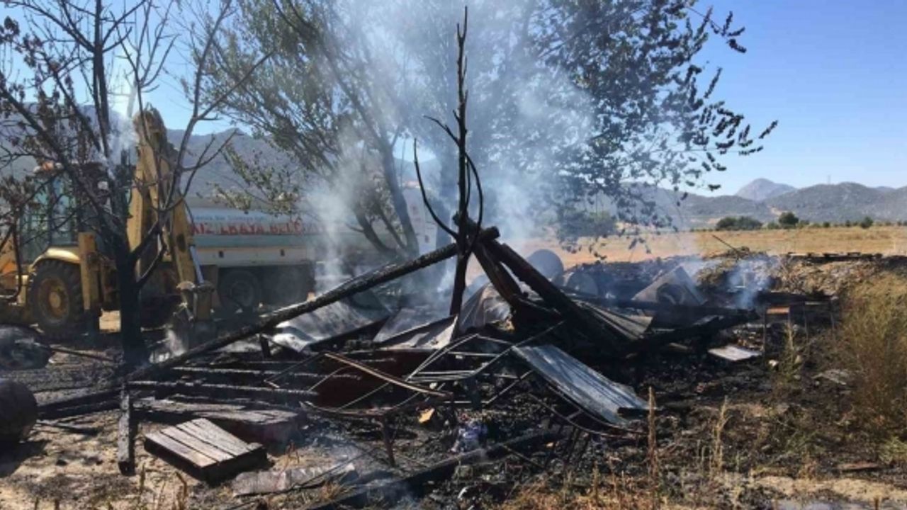 Burdur’da çıkan yangında bağ evi kullanılamaz hale geldi
