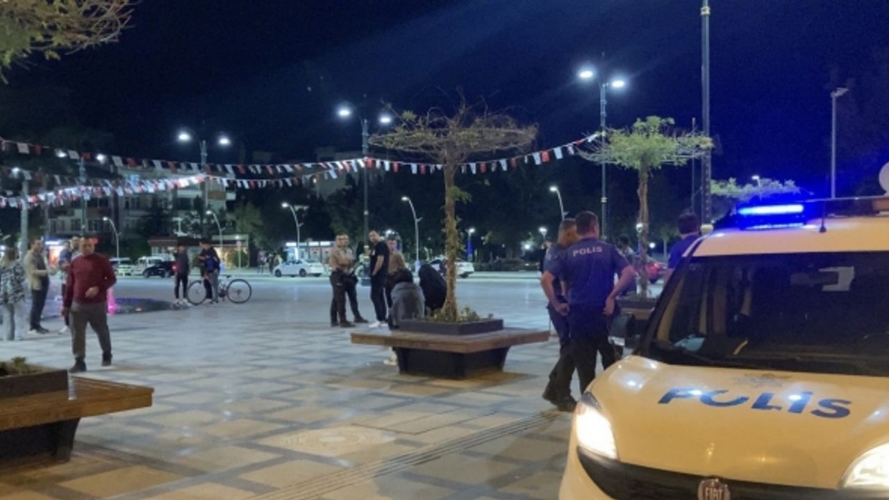 Burdur’da iki grup arasında çıkan kavgada 1 genç bıçaklandı