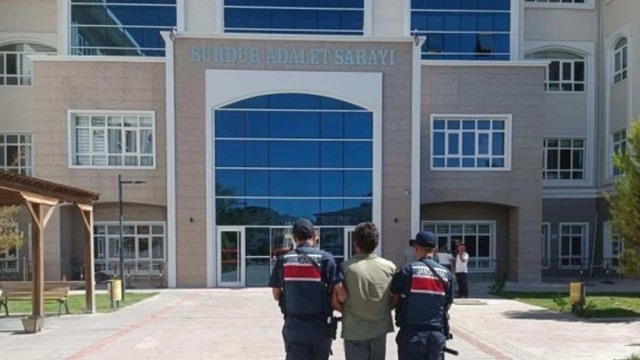 Burdur’da jandarmanın 20 günlük asayiş uygulamalarında yakalanan 5 şahıs tutuklandı