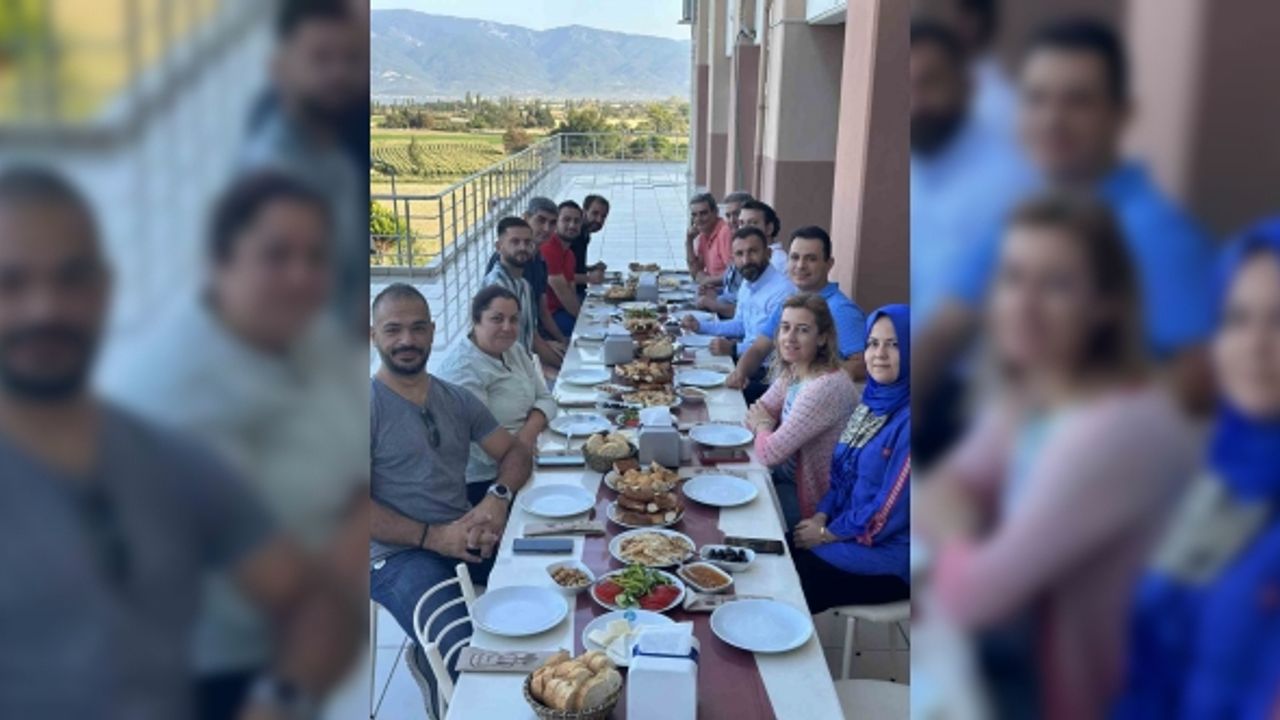 Burhaniye’de Uygulamalı Bilimler Fakültesi İdari Personeli kahvaltıda buluştu