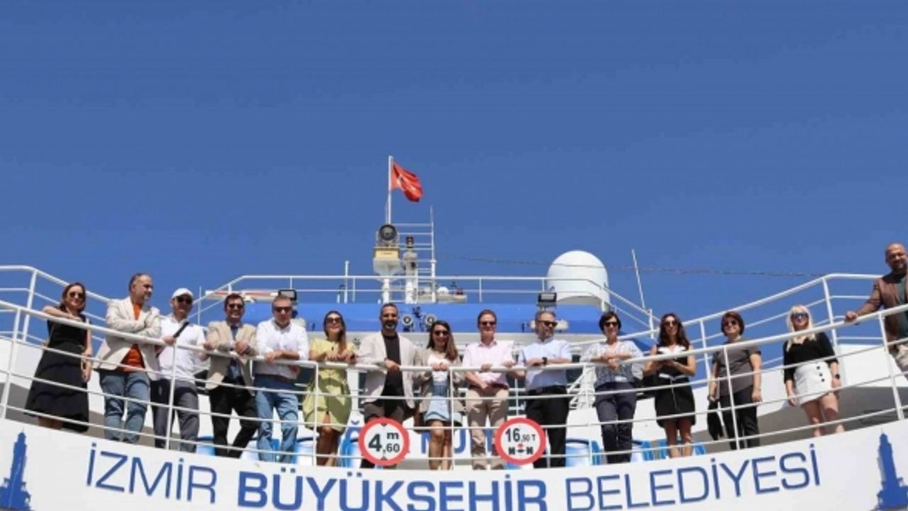 Büyükelçi Nikolaus Meyer-Landrut, toplu taşımayla İzmir’i gezdi