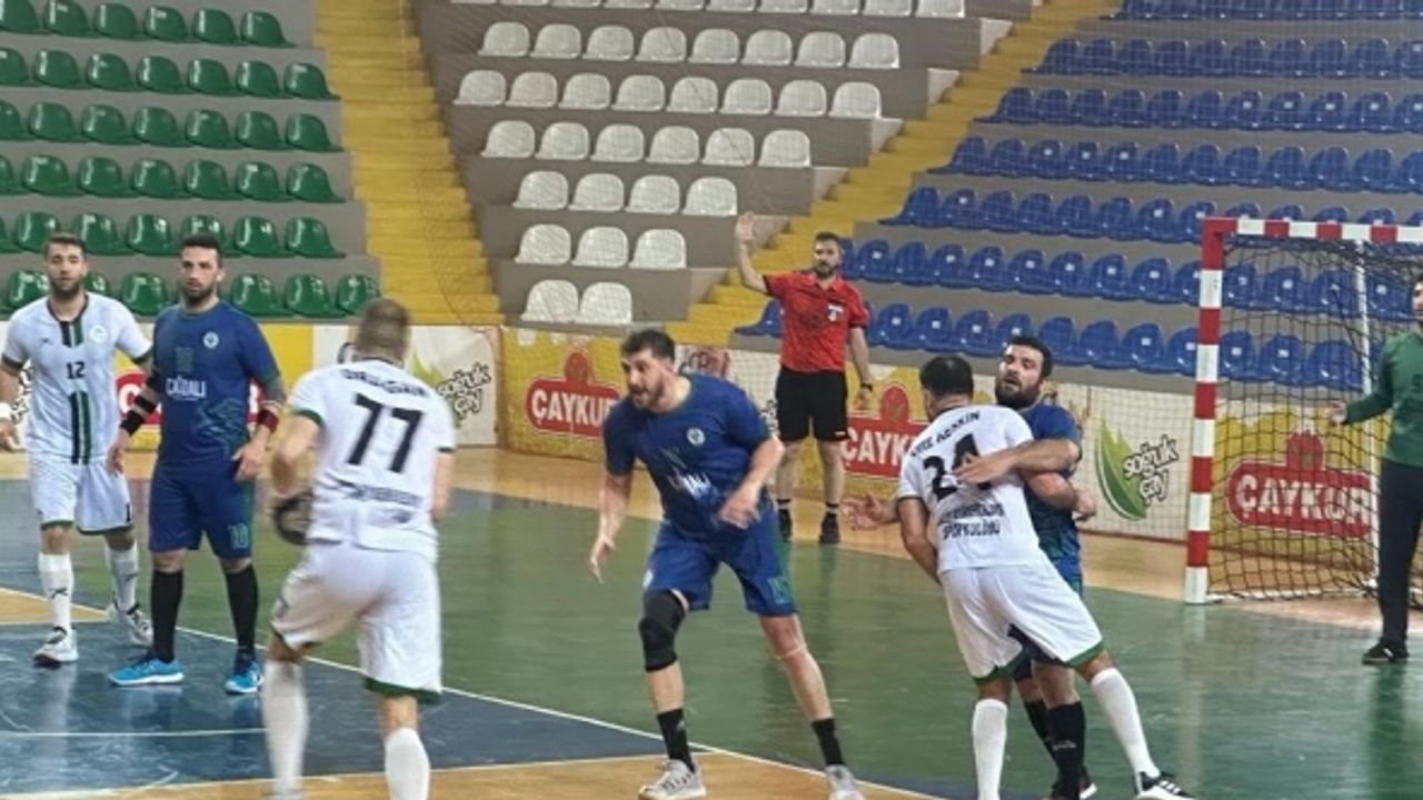Büyükşehir Hentbol, Rize’yi mağlup ederek zirve takibini sürdürdü