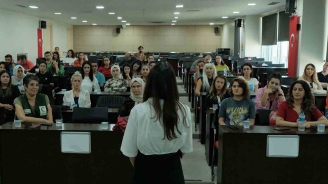 Büyükşehir ve Yeşilay iş birliğiyle Teknoloji Bağımlılığı Semineri