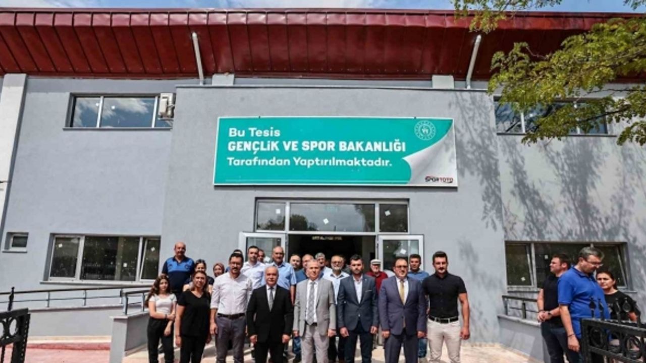 Çardak Kapalı Spor Salonu ve Gençlik Merkezi tamamlandı