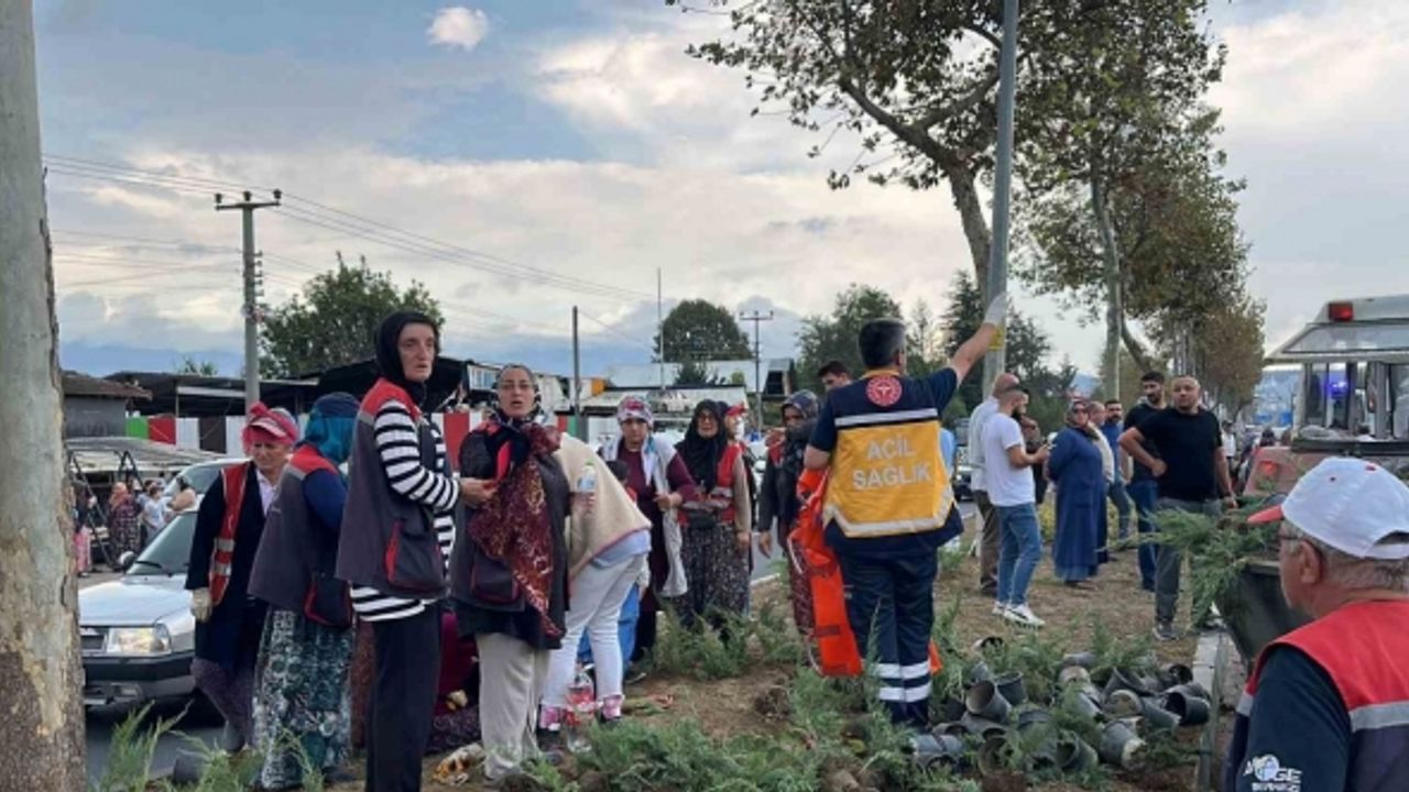 Cip, belediye işçilerini taşıyan traktöre çarptı: 6 yaralı