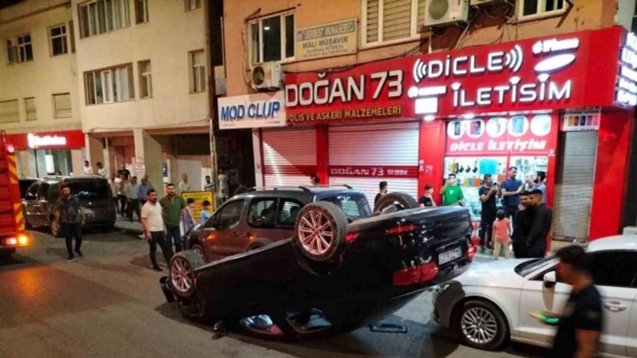 Cizre’de otomobil ile kamyonet kafa kafaya çarpıştı: 5 yaralı