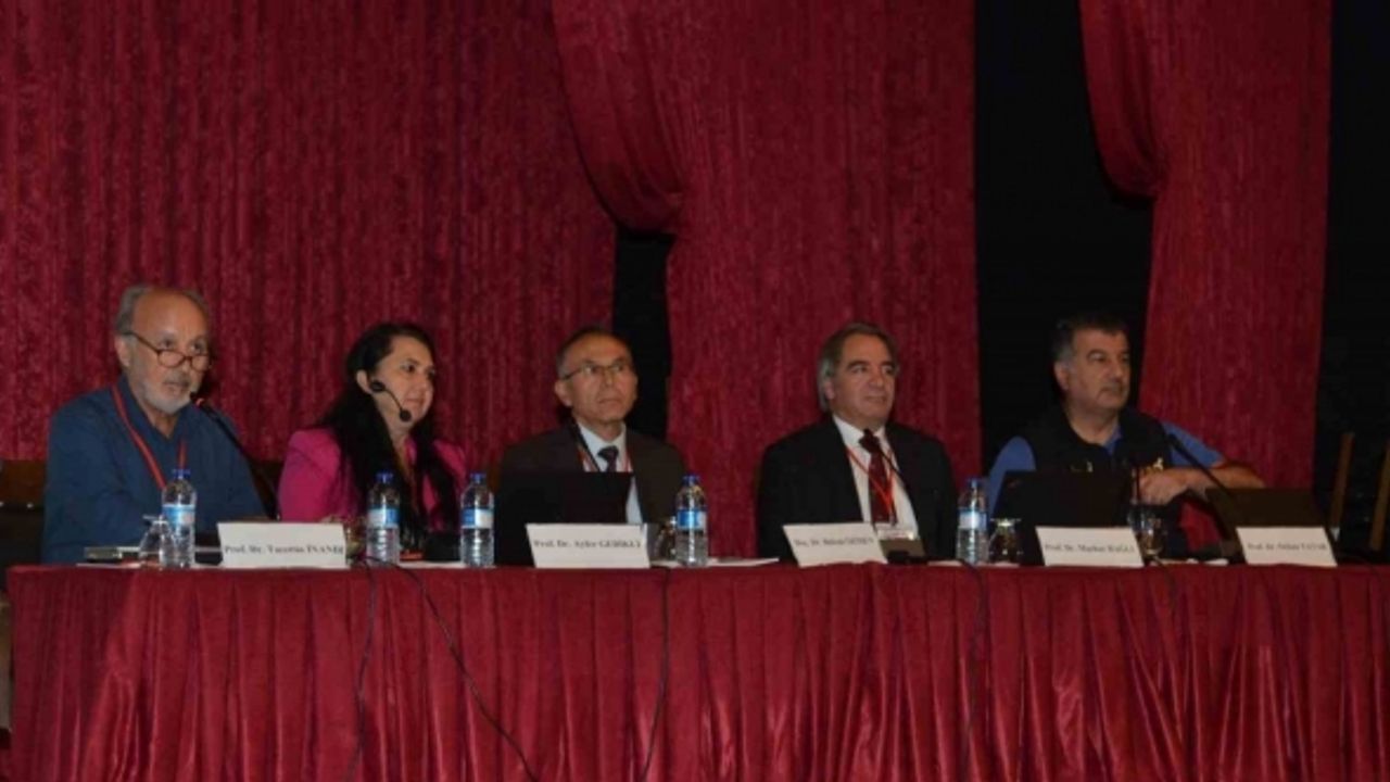 ’Deprem ve dirençli kentler: Hatay için çözüm arayışı çalıştayı’ düzenlendi