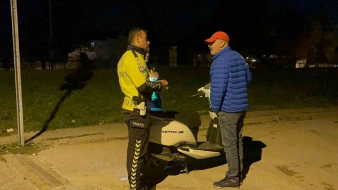 Devrilen motosikletten düşen alkollü sürücü ekiplere zor anlar yaşattı