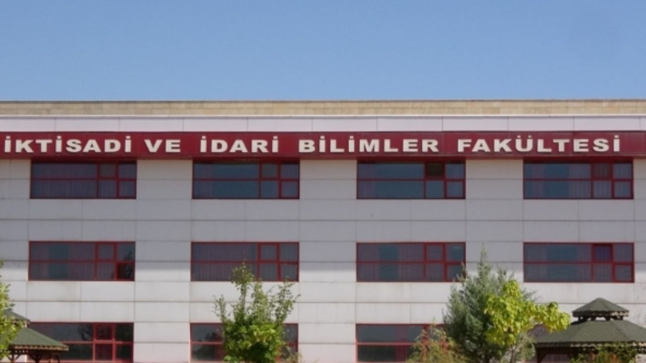 Dicle Üniversitesi’nde eski kız öğrenci dekan yardımcısını bıçakladı